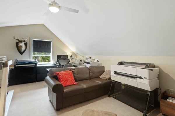 Quelles solutions d'isolation thermique décoratives pour un plafond de grenier aménagé?